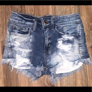 00 American Eagle distressed shorts